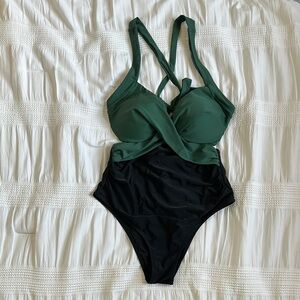 Cupshe Green and Black One Piece Swimsuit Monokini